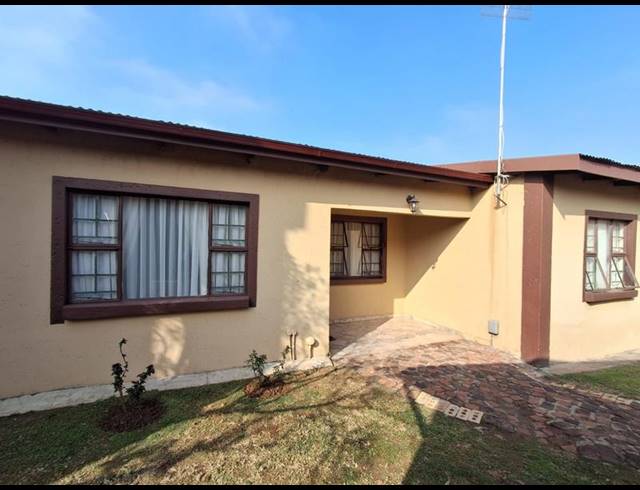 3 BEDROOM TOWNHOUSE FOR SALE IN LIEFDE EN VREDE
